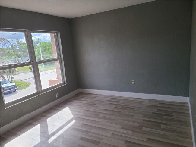 Foto del edificio - 2775 NW 194th Terrace