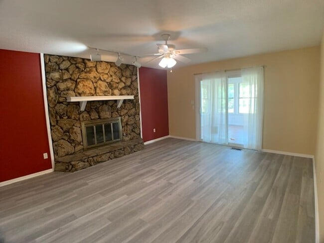 Building Photo - 3 Bedroom Northwest OKC!