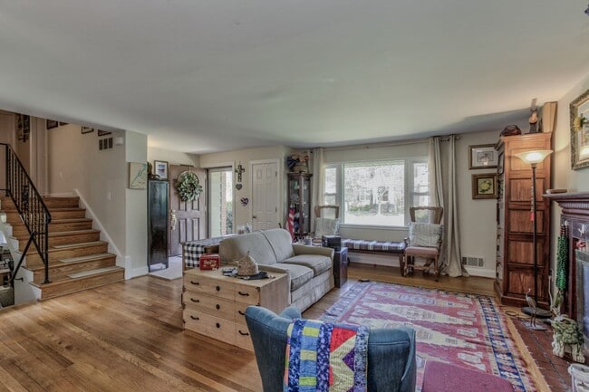 Building Photo - 1108 Carper St