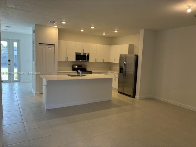 Building Photo - 26421 SW 149 Ave # 26421