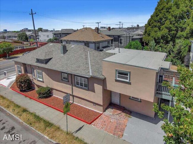Building Photo - 6 br, 3 bath House - 3302 West Street