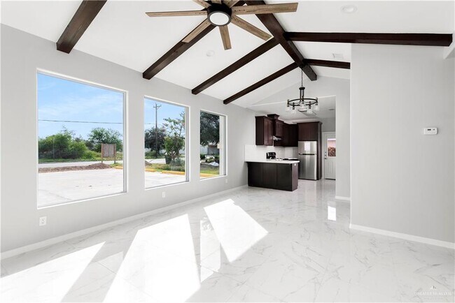 Foto del edificio - 15 E SGT Leonel Trevino Rd