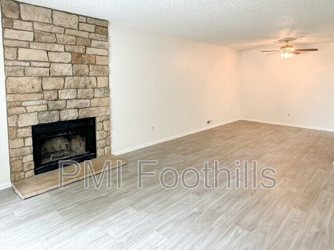 Foto del edificio - 8460 Everett Way