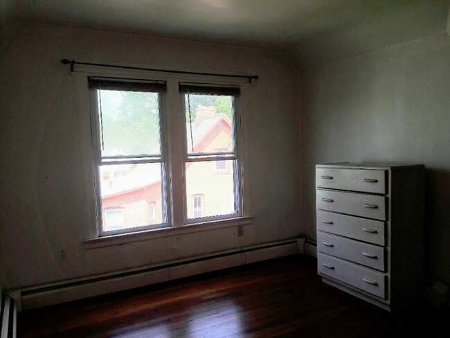 Building Photo - 56 Hillside Pl