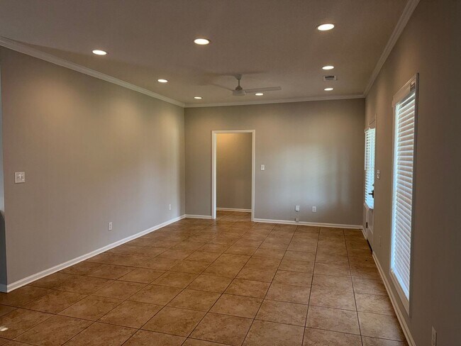 Building Photo - LEASING FOR FALL 2027 3 Bed/3 Bath Forest Lake Home less than a mile from campus!