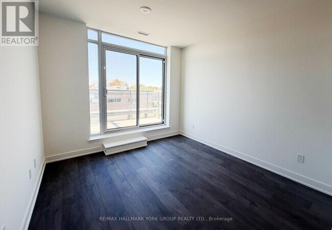 Building Photo - 705 Davis Dr