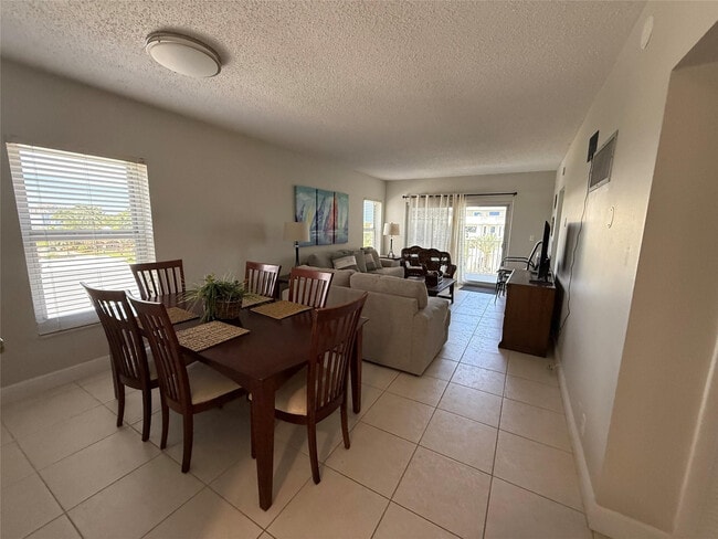 Foto del edificio - 4117 Bougainvilla Dr