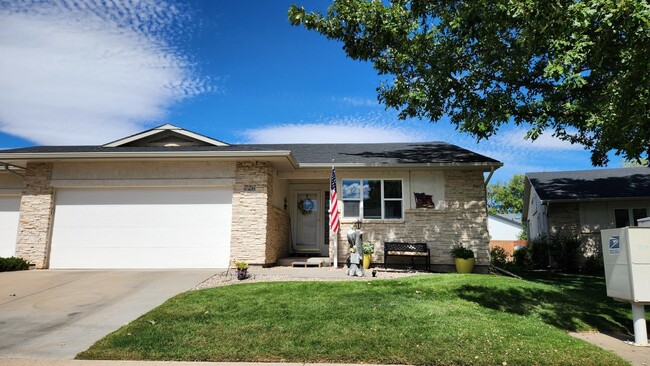 Property Front Entrance - 726 W Tyrolean Ct