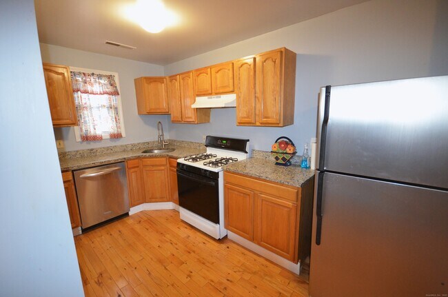 Foto del edificio - 258 Rakoczy Ave