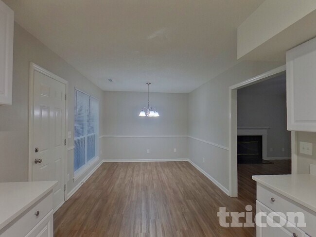 Foto del edificio - 9320 Amy Dr