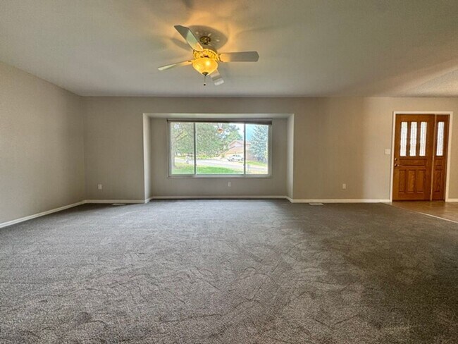 Building Photo - 3625 E Wade Ln
