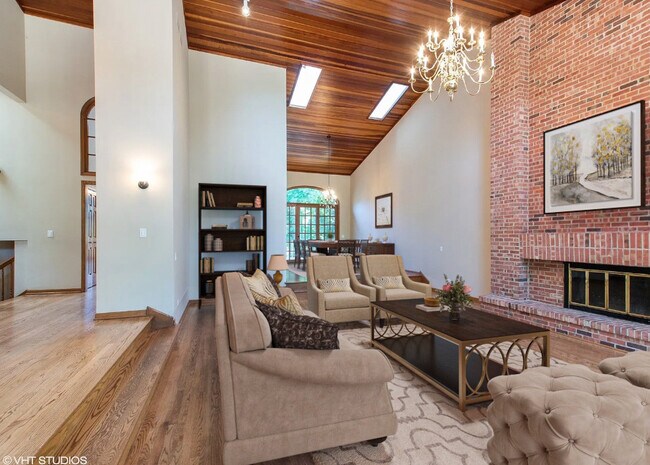 Foto del edificio - 1551 Edgewood Rd