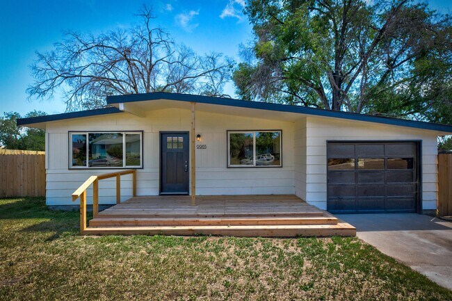 Building Photo - 9965 W Vixen Dr