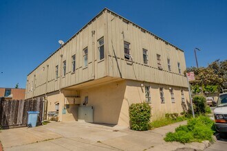 Building Photo - 1467 Russell St