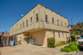 Building Photo - 1467 Russell St