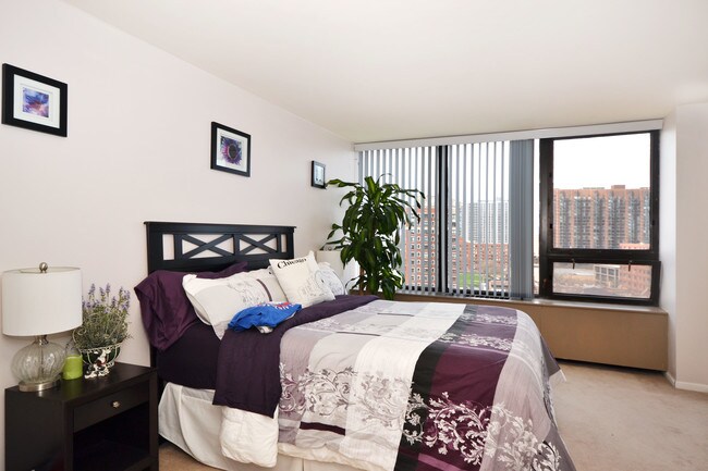 Foto del edificio - 3930 N Pine Grove Ave