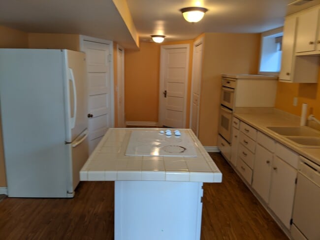 Building Photo - 170 S 1200 E