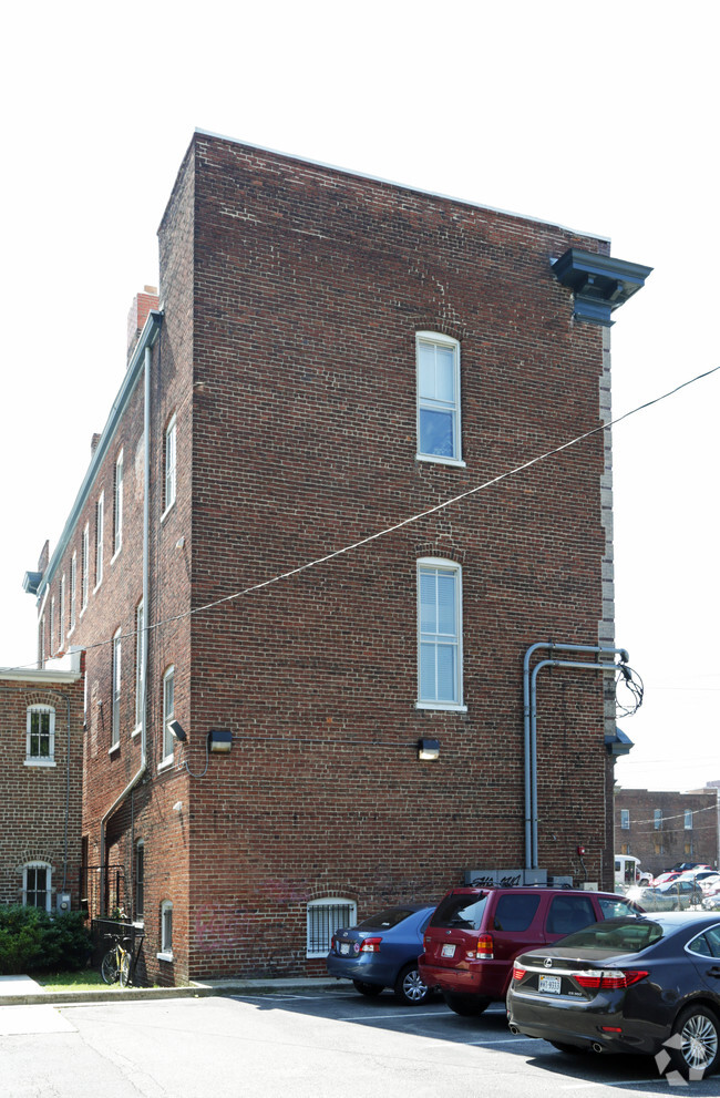 Foto del edificio - CT Russell Lofts