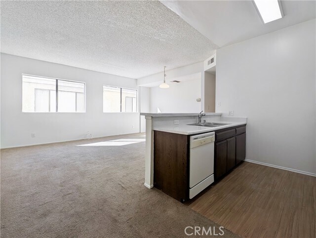 Foto del edificio - 17312 Chatsworth St