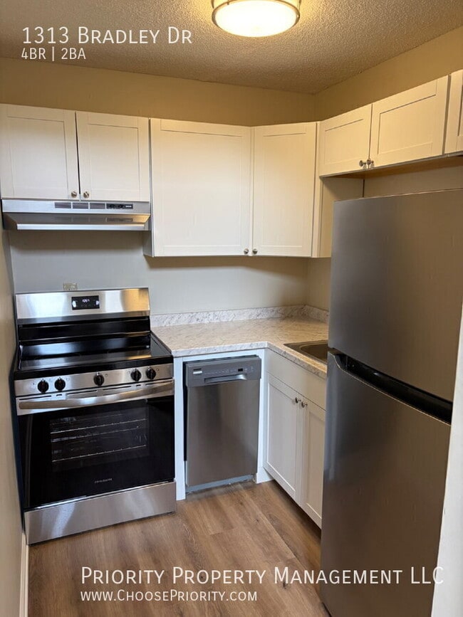 Building Photo - 1313 Bradley Dr