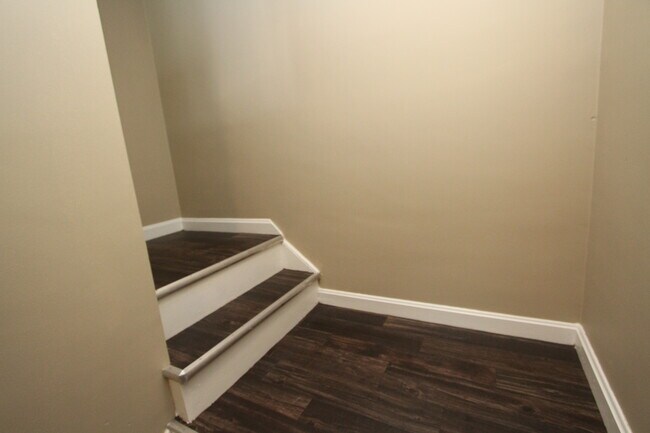 STEPS TO 2ND FLOOR UNIT - 7407 Parker Dr