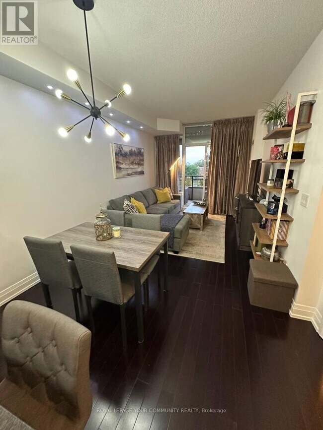 Photo du bâtiment - 1060-1060 Sheppard Ave W