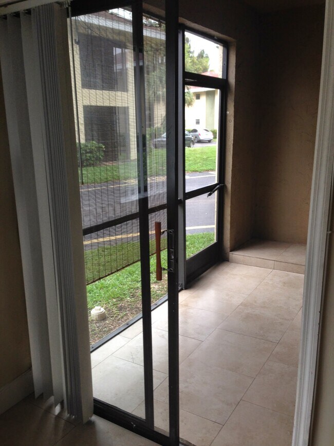 Foto del edificio - 2445 SW 18th Ter