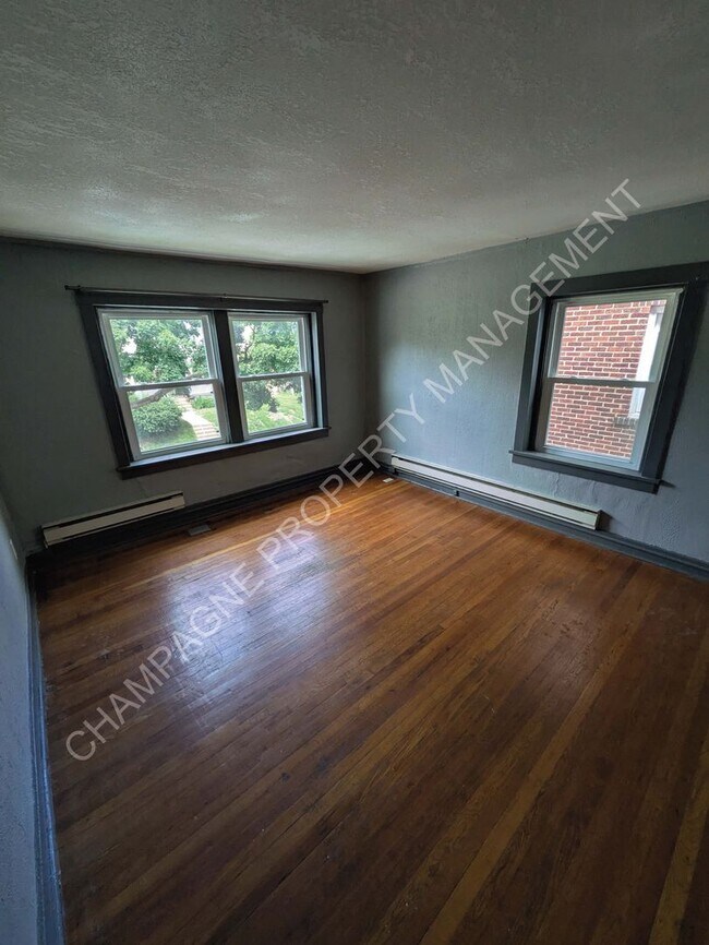Foto del edificio - 1123-1125 W 40th St.