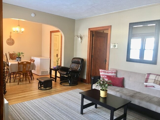 Foto del edificio - 908 E 4th St