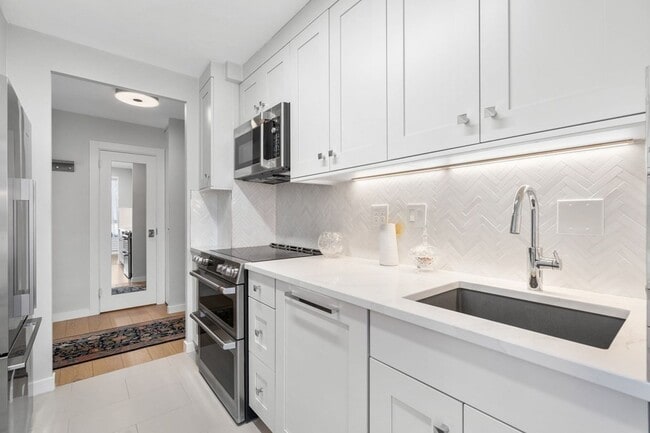 Building Photo - 60 Babcock St