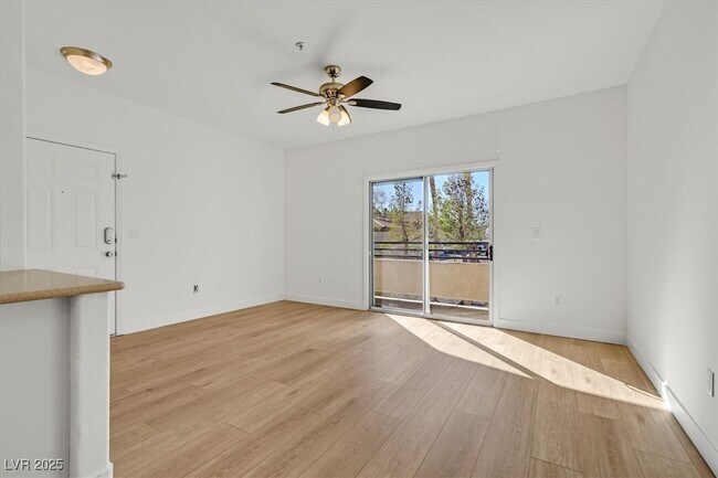 Building Photo - 2291 W Horizon Ridge Pkwy