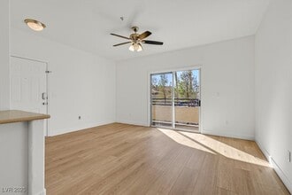 Building Photo - 2291 W Horizon Ridge Pkwy