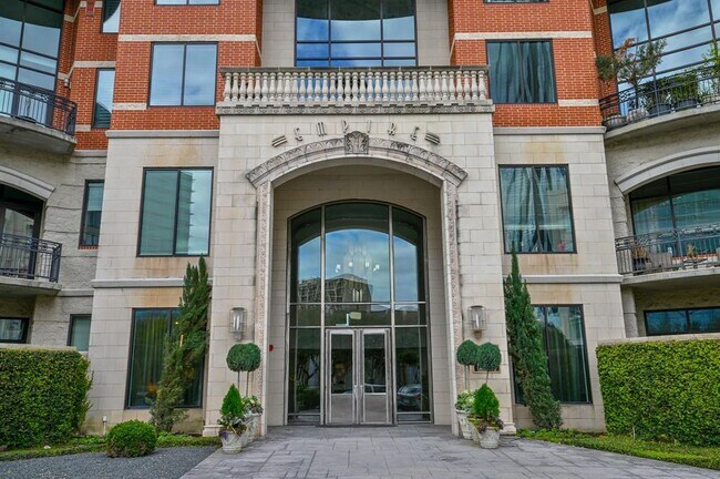 Building Photo - 5005 Hidalgo St