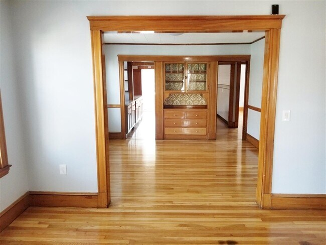 Foto del edificio - 18 Governor Winthrop Rd