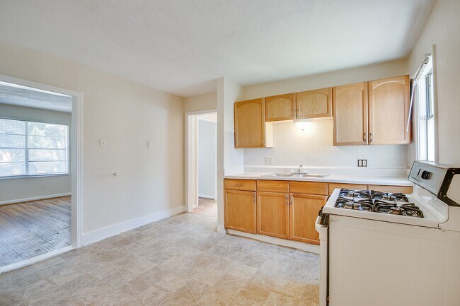 Building Photo - 3742 Dreyfus St
