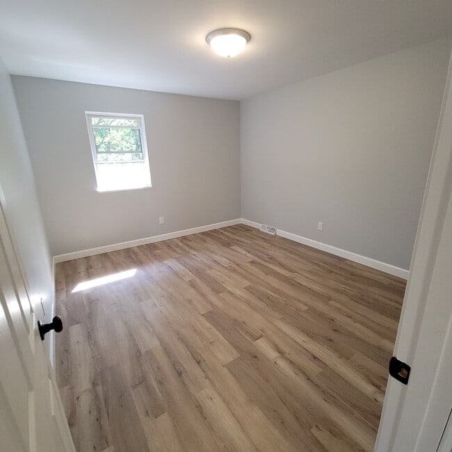 Bedroom - 429 Hutton Ln