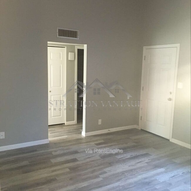 Photo - 852 N Stapley Dr Apartment