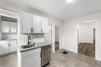 Building Photo - 1352 W 58th St