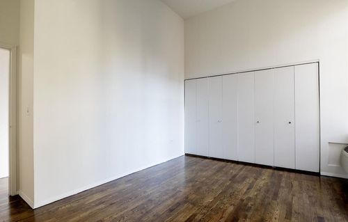Building Photo - 225 W 84th St