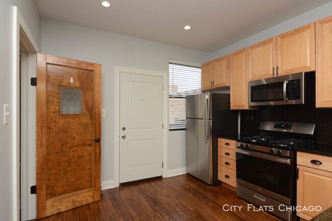 Foto del edificio - 7626 N Eastlake Terrace