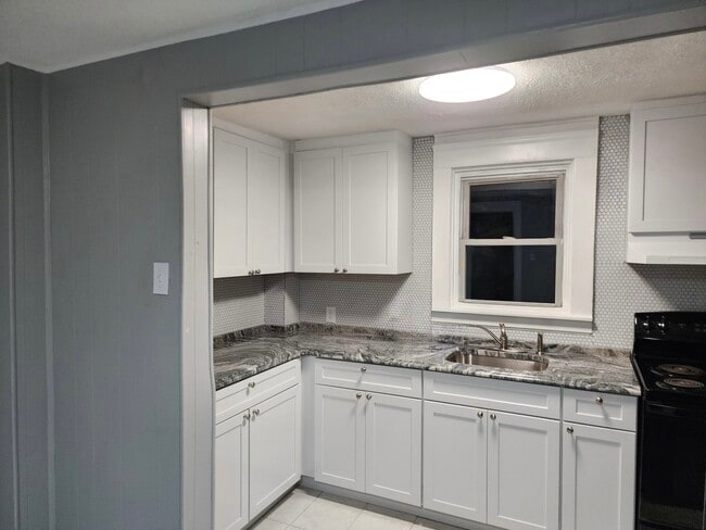 Building Photo - 227 Providence St