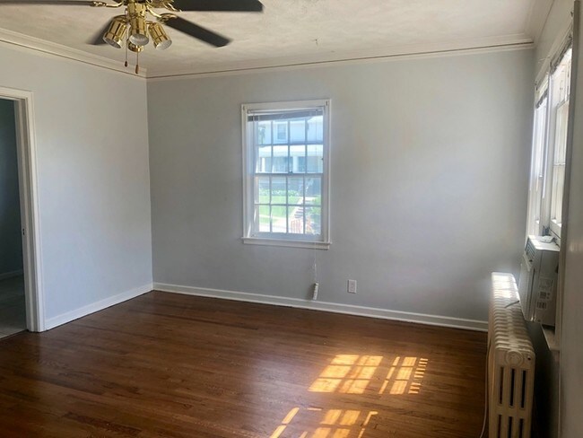 Building Photo - 1 Bedroom in Joslyn Castle Neighborhood