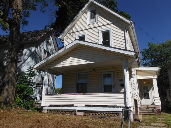 Foto del edificio - 1418 Woodland Ave NW
