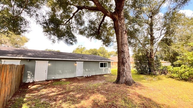 Foto del edificio - 3/2 Duplex in DeLand Available Now!