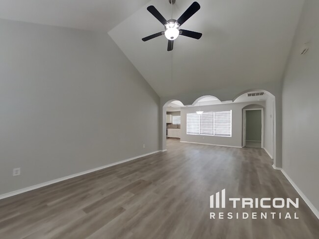 Building Photo - 5514 Rio Ramos St