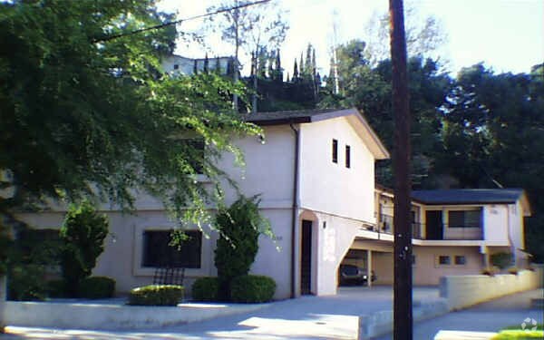 Primary Photo - 1653 Yosemite Dr