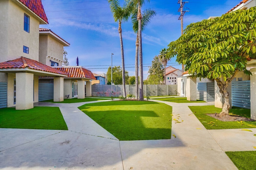 Foto principal - 4040 S Hoover St