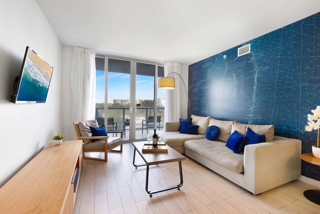 Building Photo - 2602 E Hallandale Beach Blvd