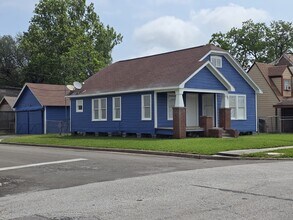 Building Photo - 600 E Defee Ave
