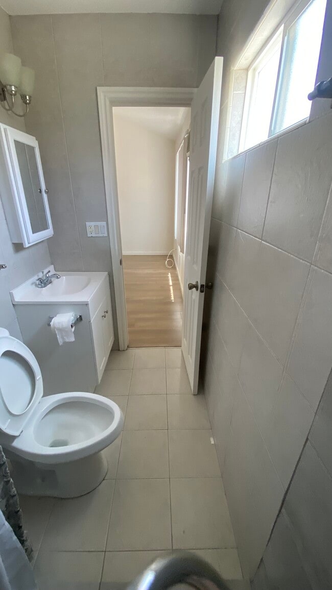 Bathroom - 1168 Justin Ave